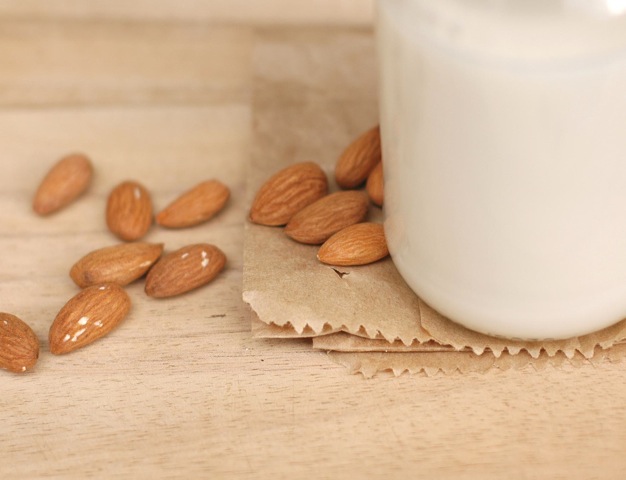 organic homemade almond milk